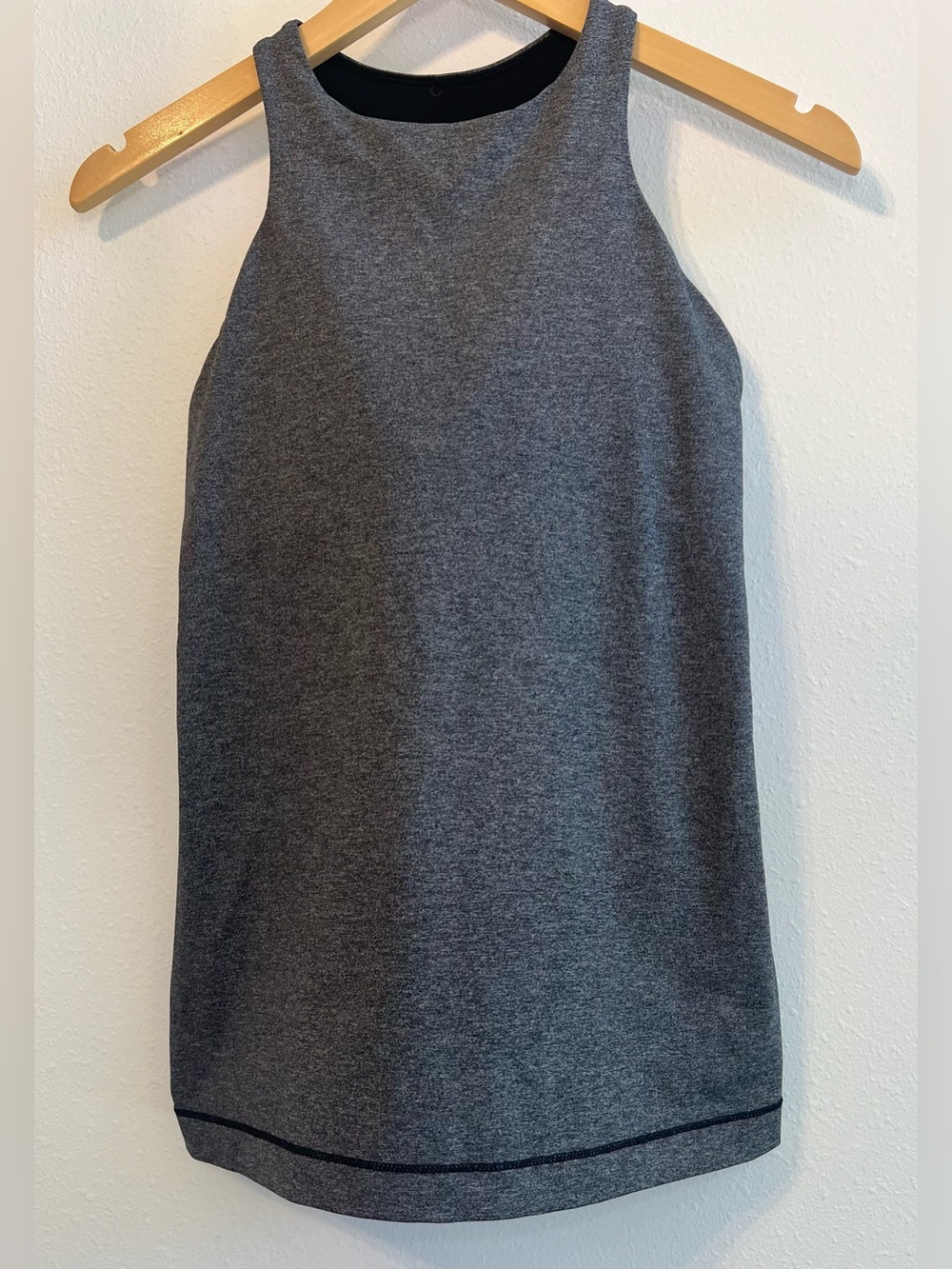 Like New Lululemon Gray Racerback Open Back Built-In Bra Tank Top Size 6 - Picture 1 of 5